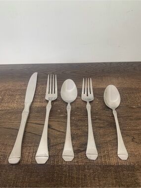 Oneida Verona 5 Pc Place Setting 18/10 Stainless Flatware Glossy Discontinued